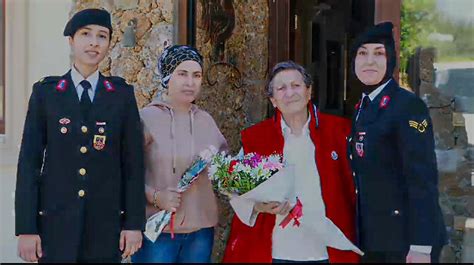 İ­l­k­ ­T­ü­r­k­ ­k­a­d­ı­n­ ­s­u­b­a­y­l­a­r­d­a­n­ ­A­l­b­a­y­ ­İ­n­c­i­ ­A­r­c­a­n­ ­z­i­y­a­r­e­t­ ­e­d­i­l­d­i­